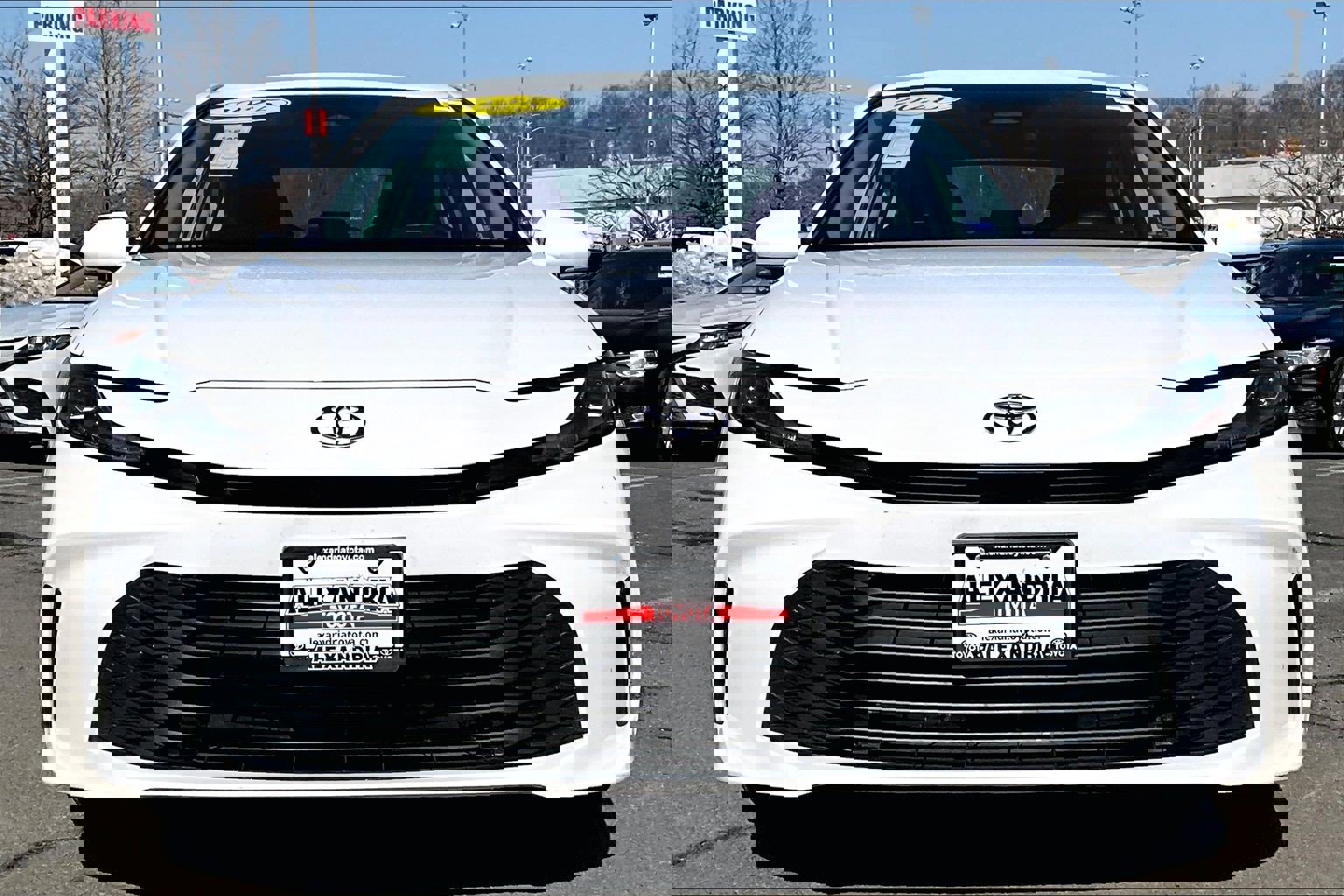 Used 2025 Toyota Camry LE image 3