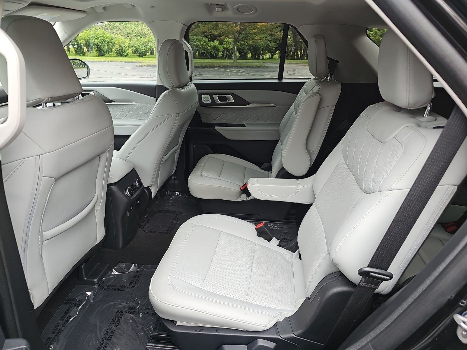 Used 2025 Ford Explorer Platinum w/ LUX Leather Package AWD/4WD image 18