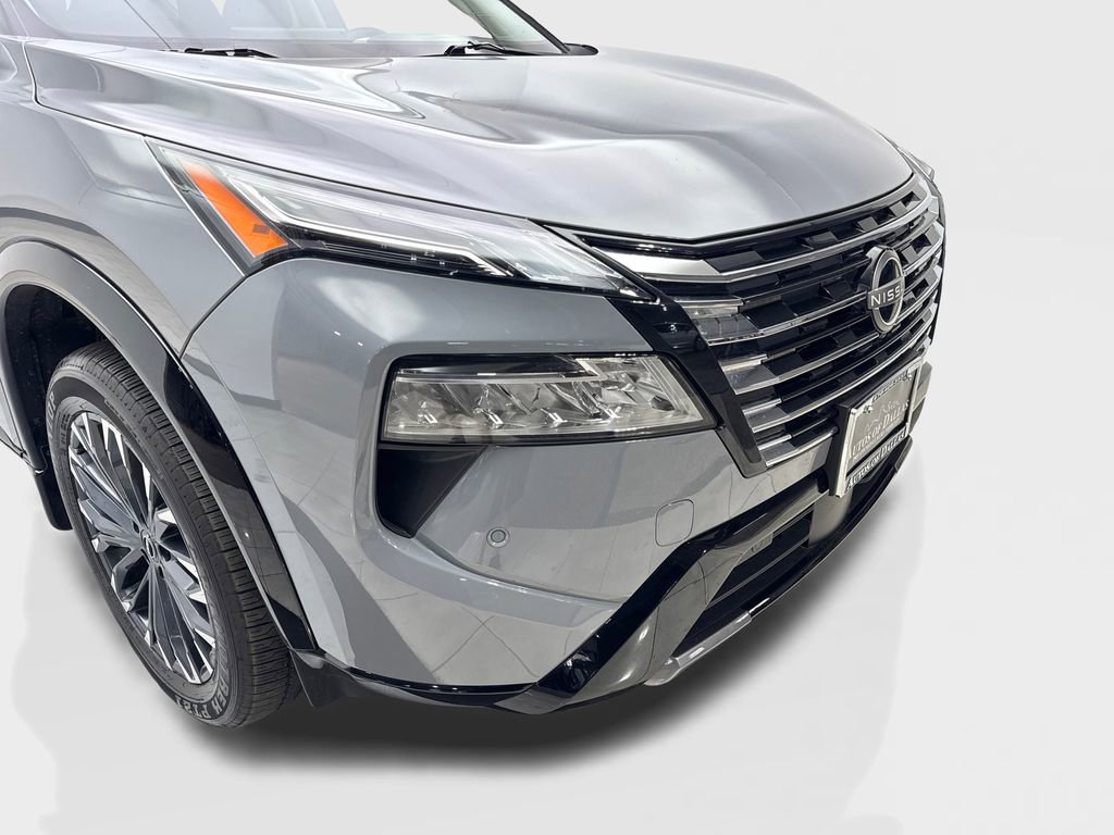 Used 2025 Nissan Rogue Platinum w/ Tech Package image 17