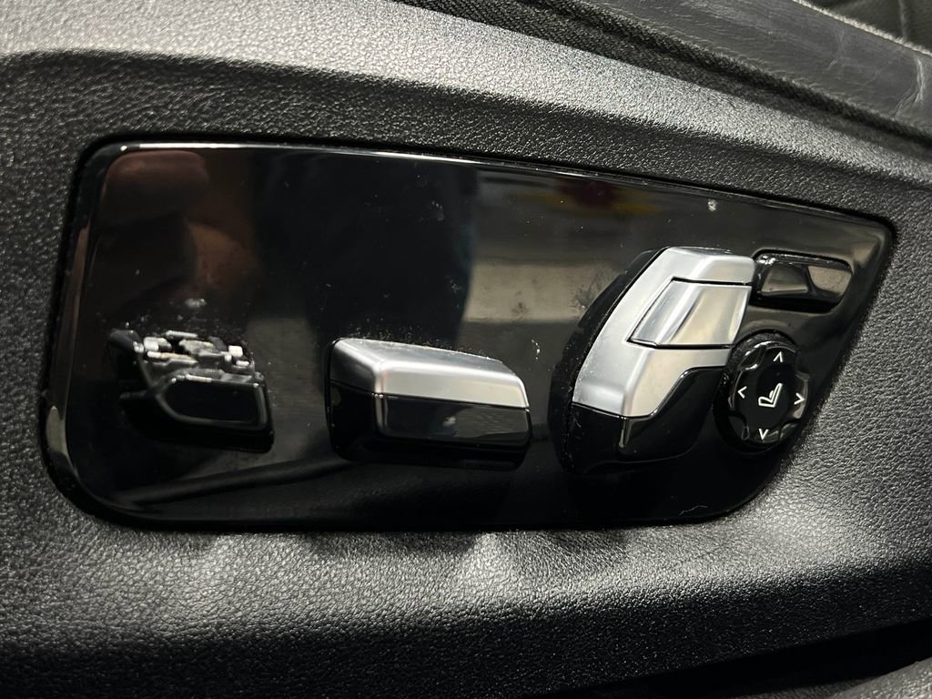 Used 2018 BMW M550i xDrive image 18