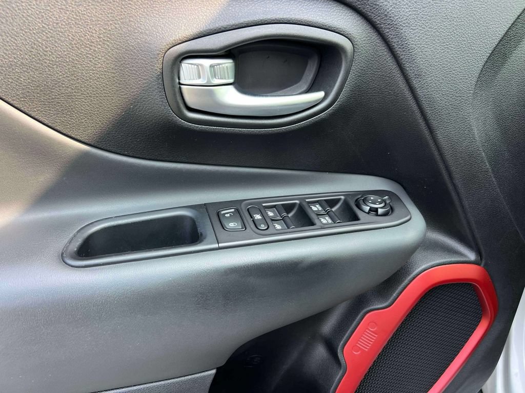 Used 2021 Jeep Renegade Trailhawk AWD/4WD image 16
