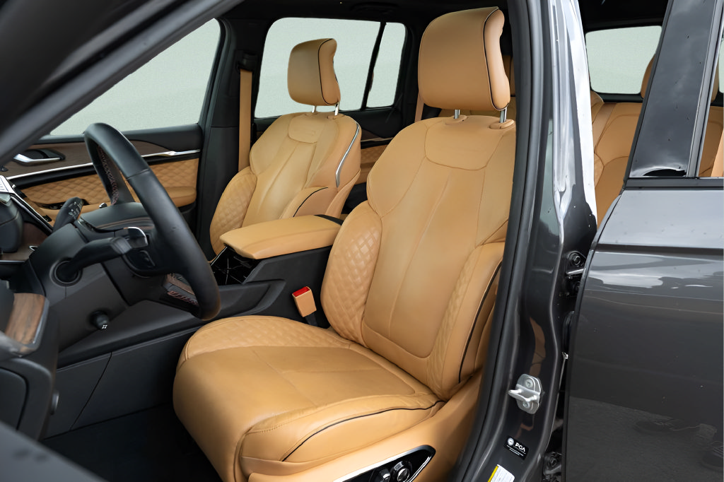 Used 2023 Jeep Grand Cherokee Summit w/ Luxury Tech Group V RWD image 13