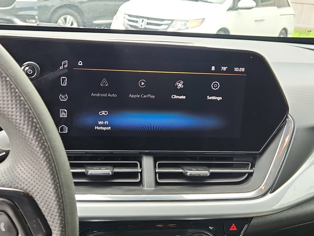 Used 2025 Chevrolet Trax LT FWD image 30