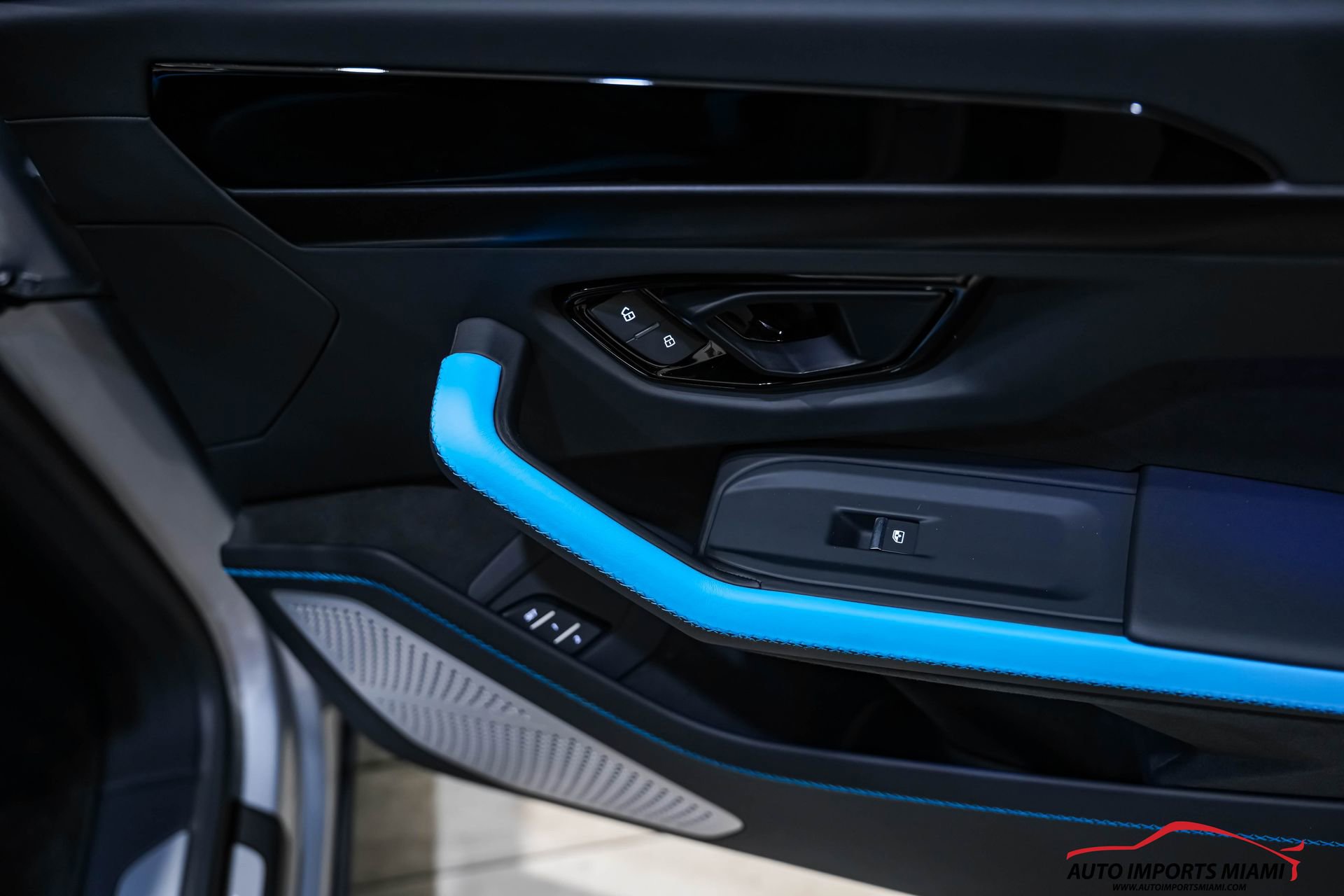 Used 2025 Lamborghini Urus SE image 53