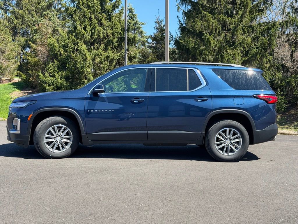 Used 2023 Chevrolet Traverse LT image 3