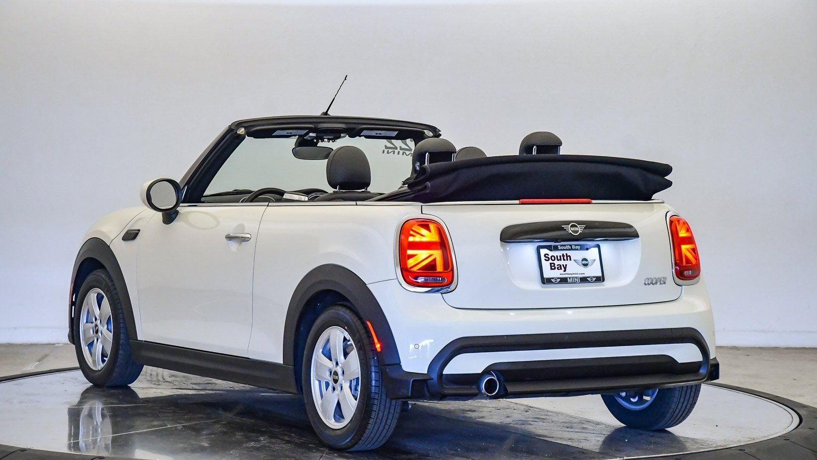 Used 2022 MINI Cooper Convertible image 32