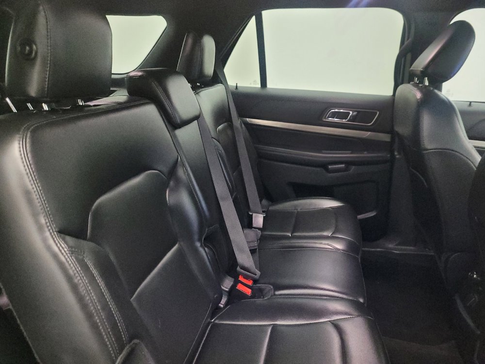 Used 2019 Ford Explorer XLT w/ Equipment Group 202A FWD image 19