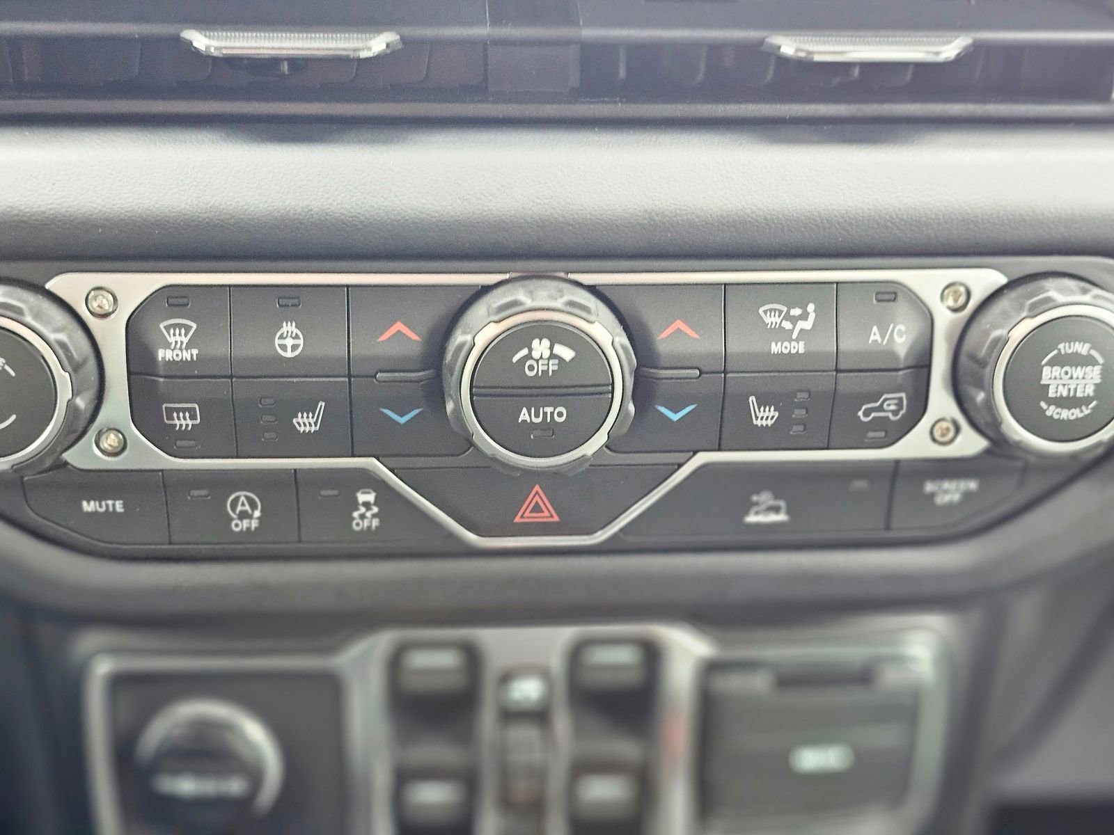 New 2026 Jeep Gladiator Mojave image 13