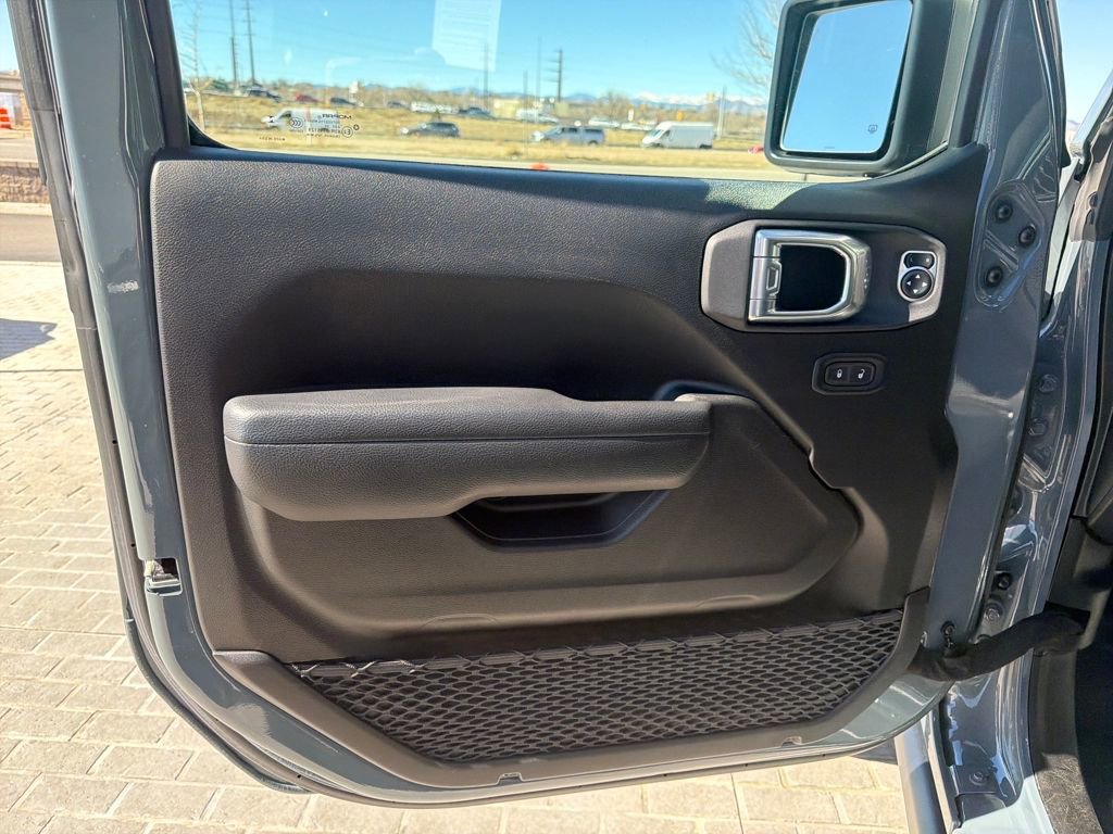 Used 2025 Jeep Wrangler Willys image 10