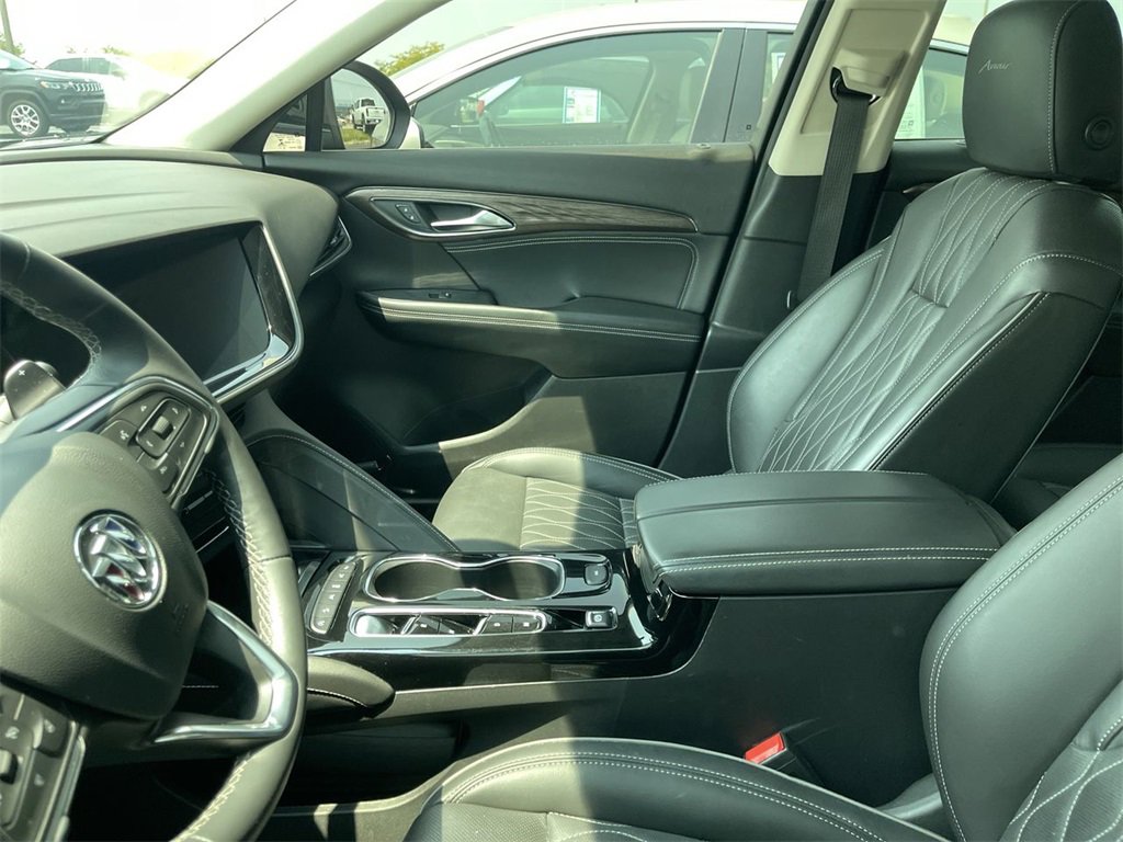 Used 2022 Buick Envision Avenir w/ Technology Package II image 5