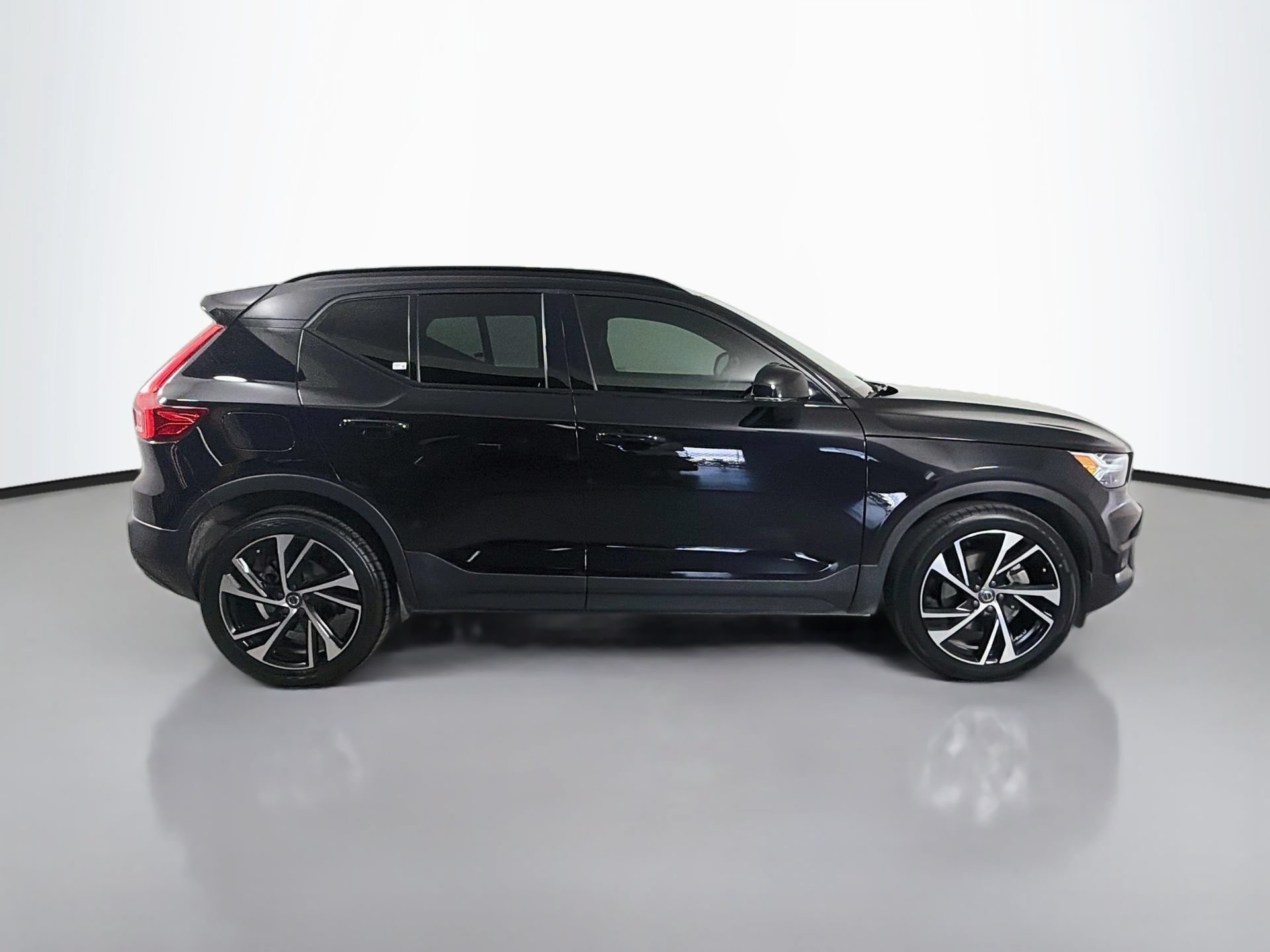 Used 2021 Volvo XC40 T5 R-Design w/ Advanced Package AWD/4WD image 5