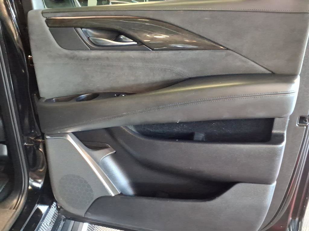 Used 2018 Cadillac Escalade ESV Platinum image 13