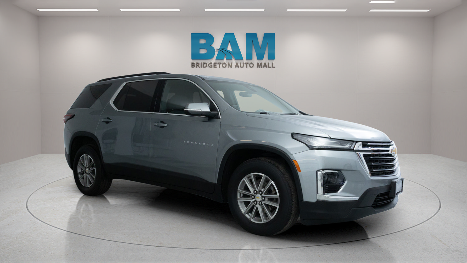 Used 2023 Chevrolet Traverse LT AWD/4WD image 1
