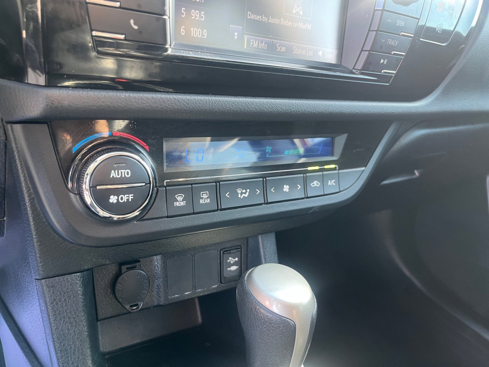 Used 2016 Toyota Corolla S FWD image 29