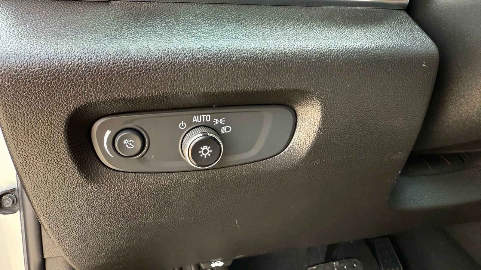 Used 2020 Chevrolet Traverse LS image 17