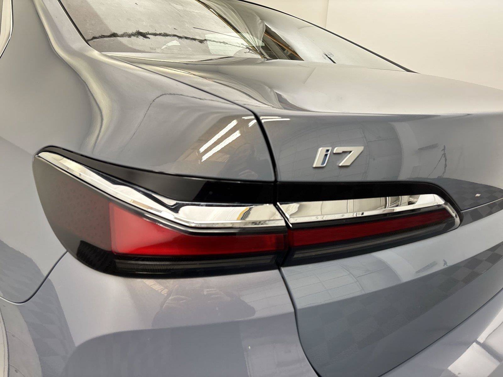 Used 2023 BMW i7 xDrive60 AWD/4WD image 19