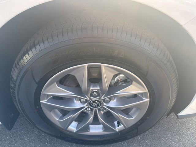 Certified 2026 Toyota Sienna XLE FWD image 33