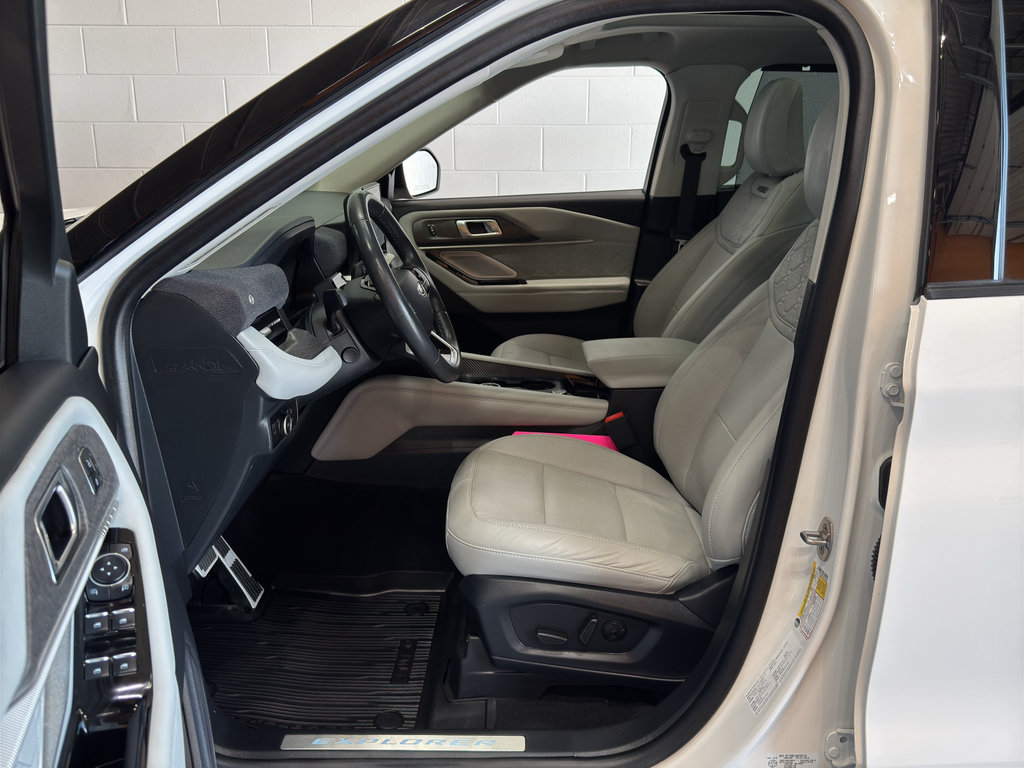 Used 2025 Ford Explorer Platinum w/ LUX Leather Package AWD/4WD image 15