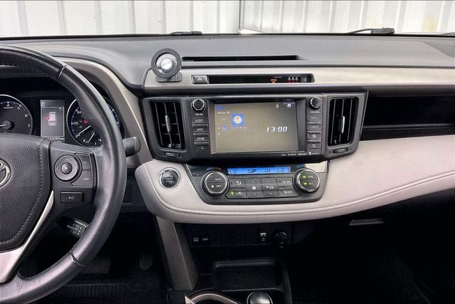 Used 2018 Toyota RAV4 XLE AWD/4WD image 6