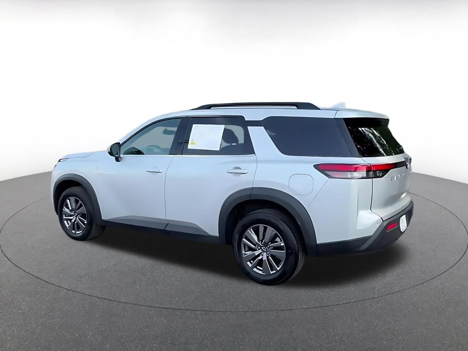 Used 2025 Nissan Pathfinder SV FWD image 10