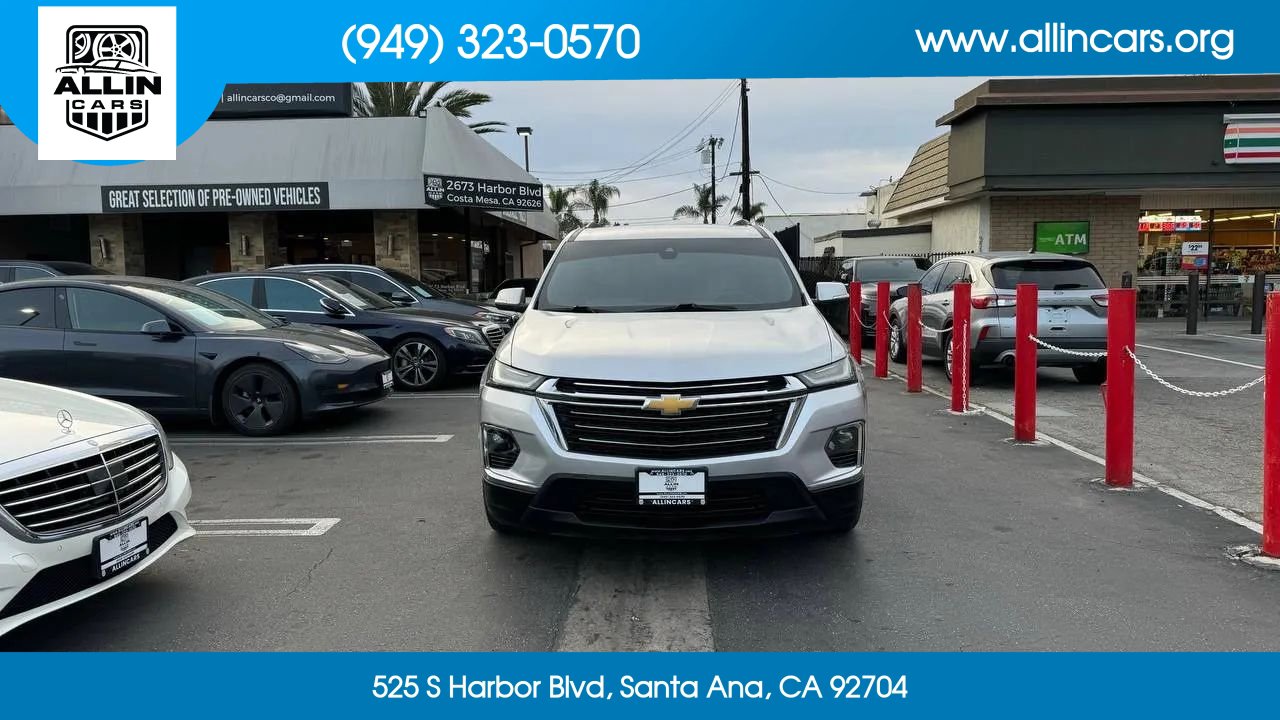 Used 2022 Chevrolet Traverse LT image 2