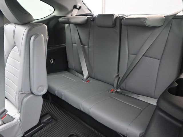 Used 2026 Toyota Highlander XLE image 14
