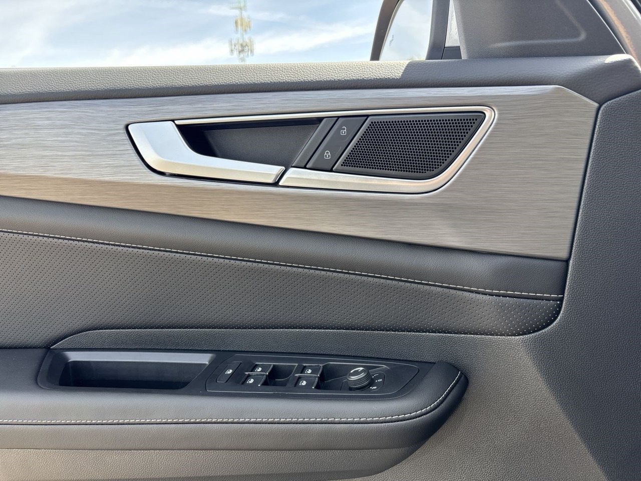 New 2026 Volkswagen Atlas Cross Sport SE FWD image 17