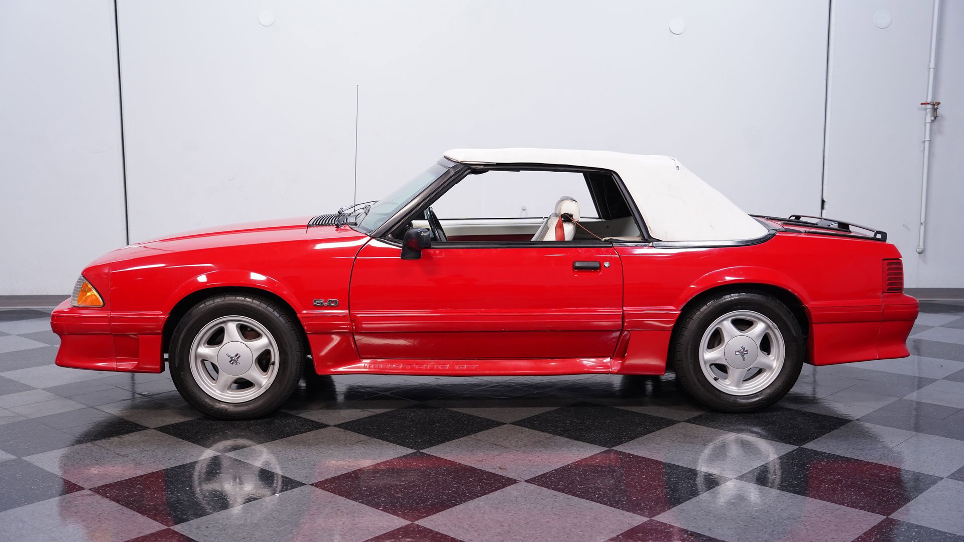 Used 1990 Ford Mustang GT image 2