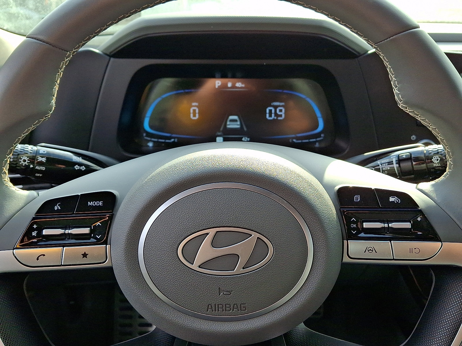 Certified 2025 Hyundai Elantra Sport image 18