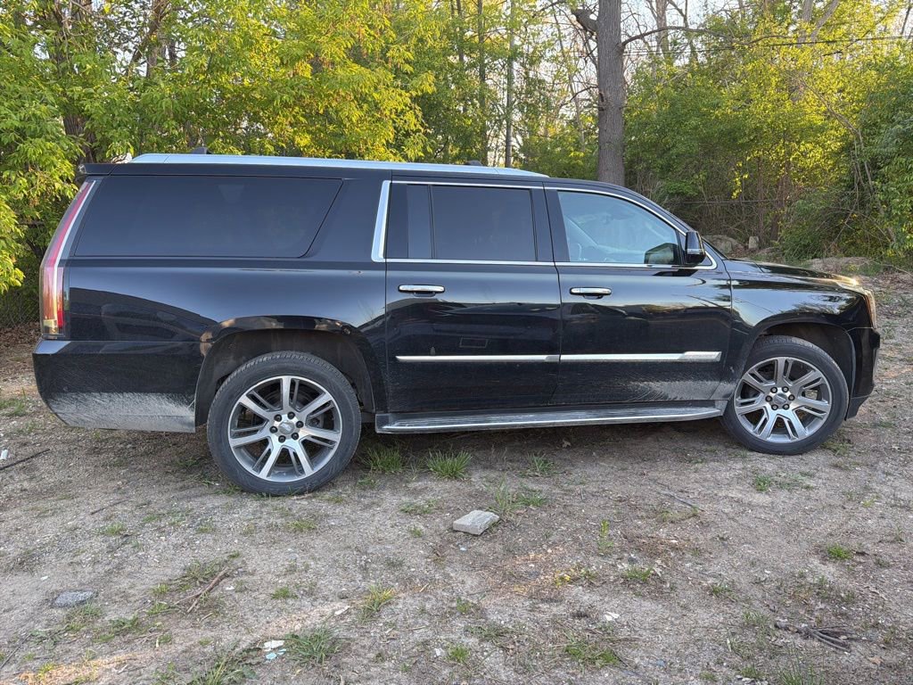 Used 2017 Cadillac Escalade ESV Luxury AWD/4WD image 6