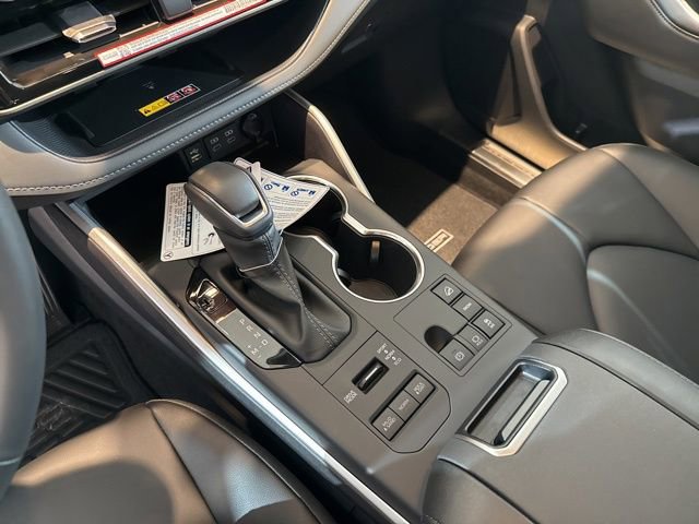 New 2025 Toyota Highlander XLE image 25