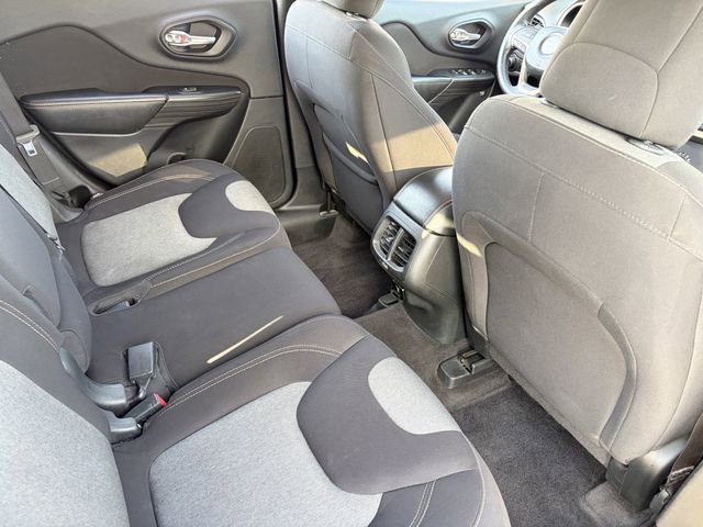 Used 2016 Jeep Cherokee Sport image 22