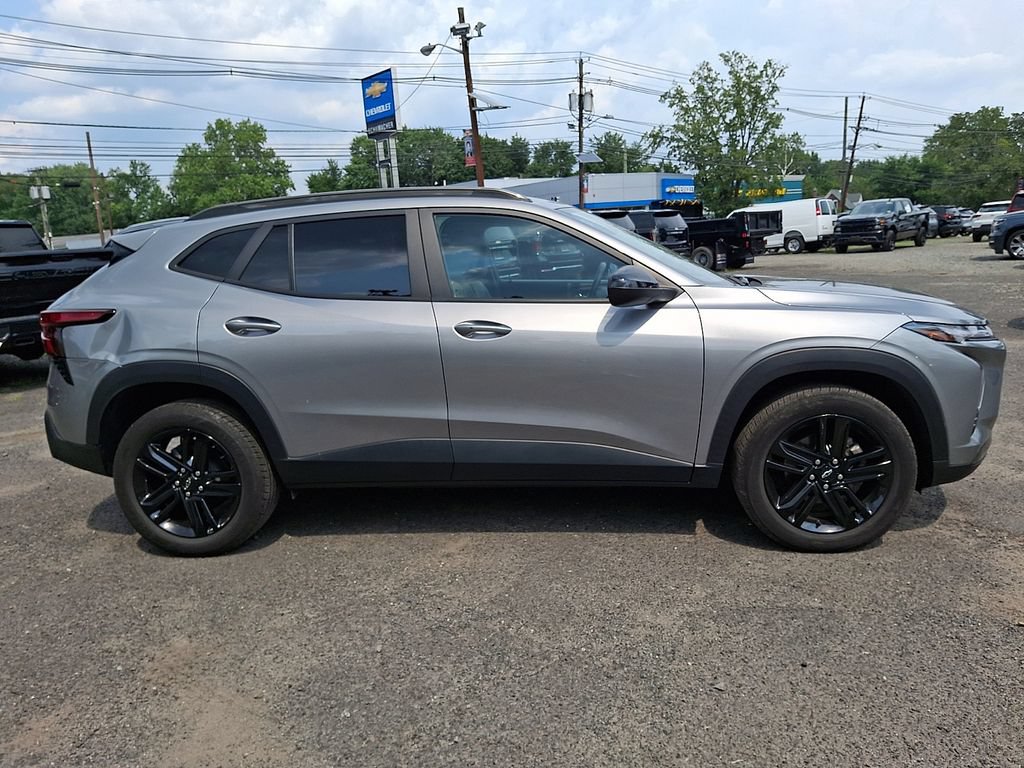 Used 2024 Chevrolet Trax ACTIV FWD image 9