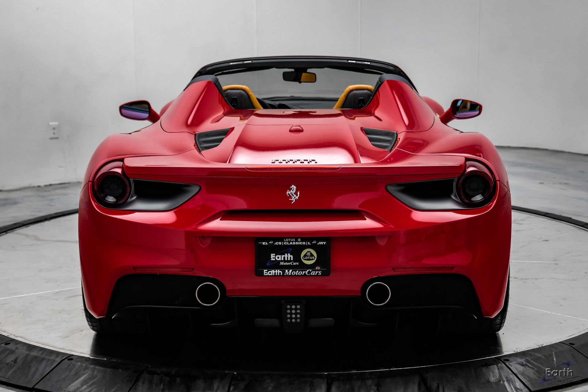 Used 2018 Ferrari 488 Spider RWD image 17