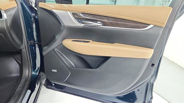 Used 2024 Cadillac XT6 Sport w/ Platinum Package image 28