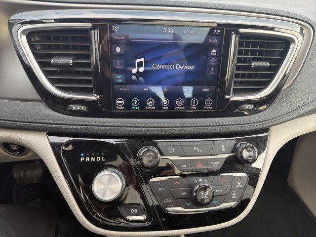 Certified 2019 Chrysler Pacifica Limited image 11