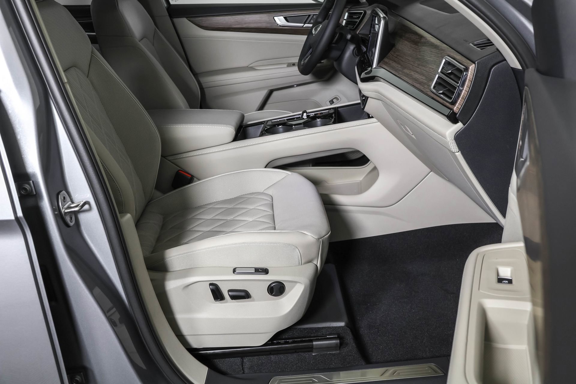 New 2026 Volkswagen Atlas SEL Premium R-Line image 45