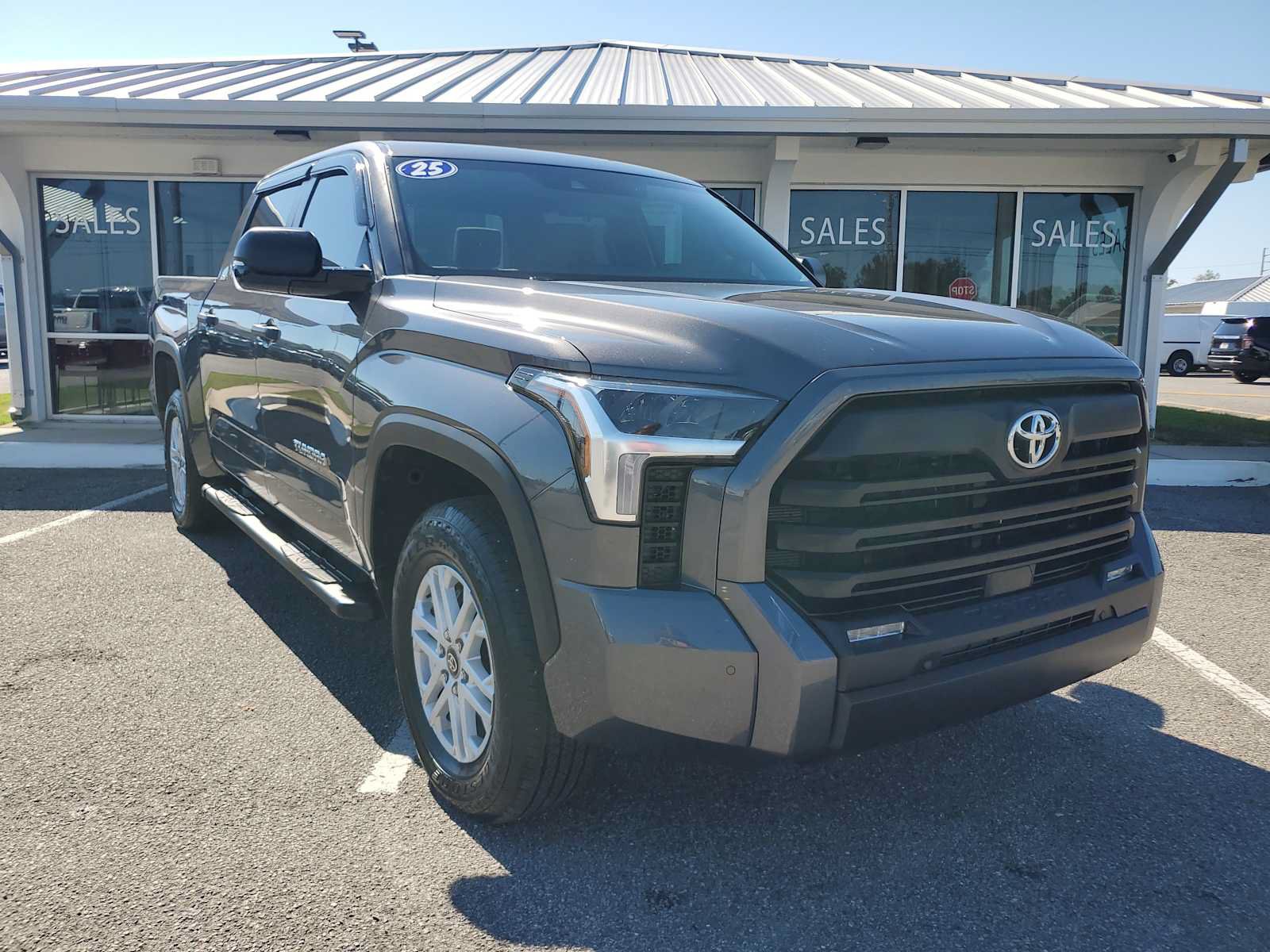 Used 2025 Toyota Tundra SR5 w/ SR5 Convenience Package AWD/4WD image 10
