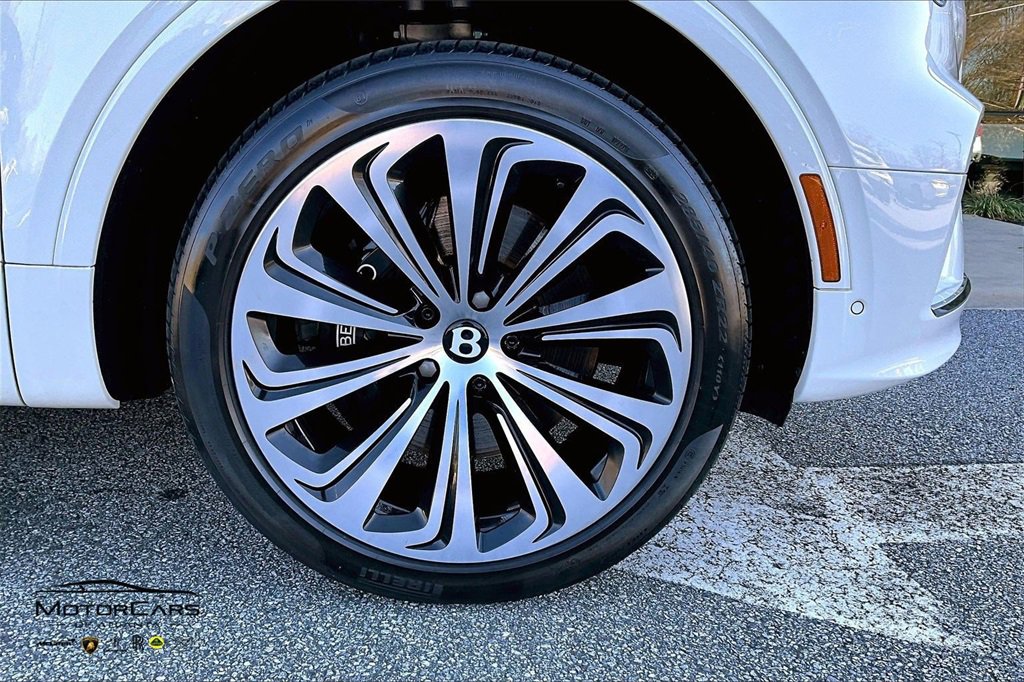 Used 2021 Bentley Bentayga image 31