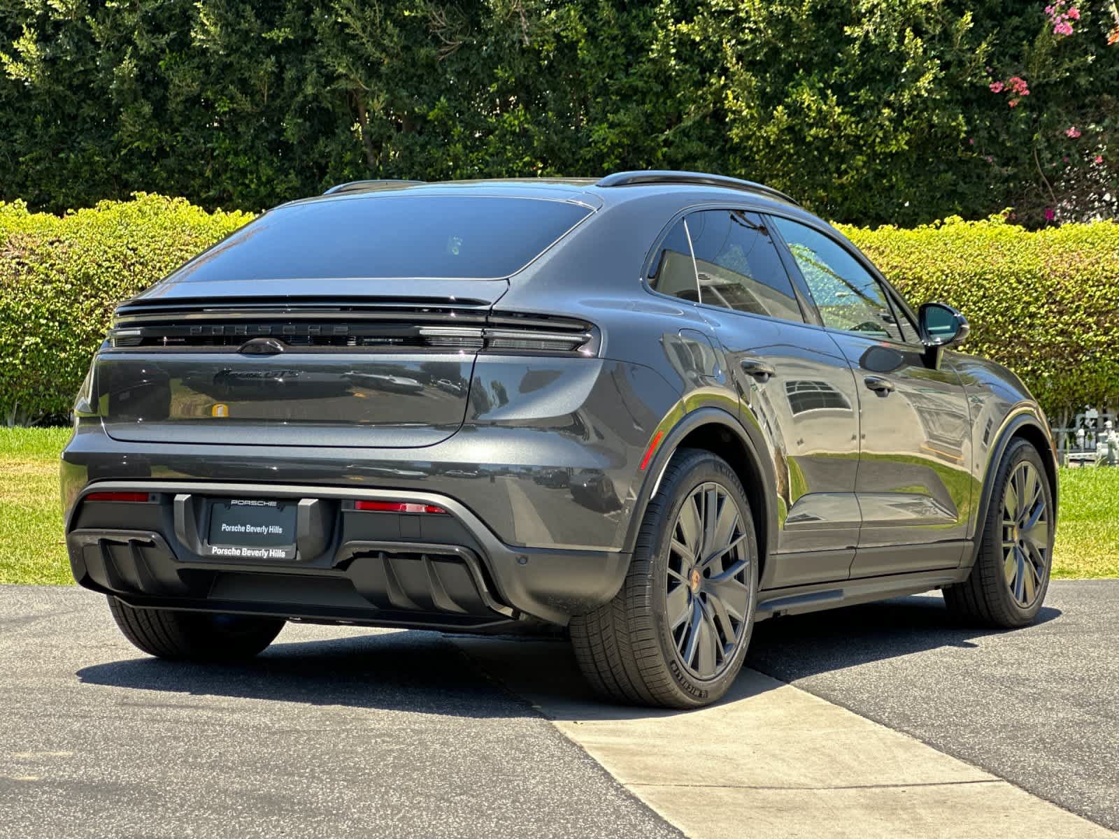 New 2026 Porsche Macan GTS Electric AWD/4WD image 8