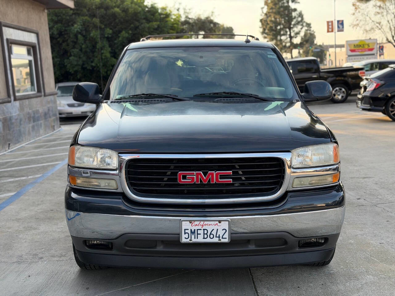 Used 2005 GMC Yukon XL SLE w/ Cargo Package image 3