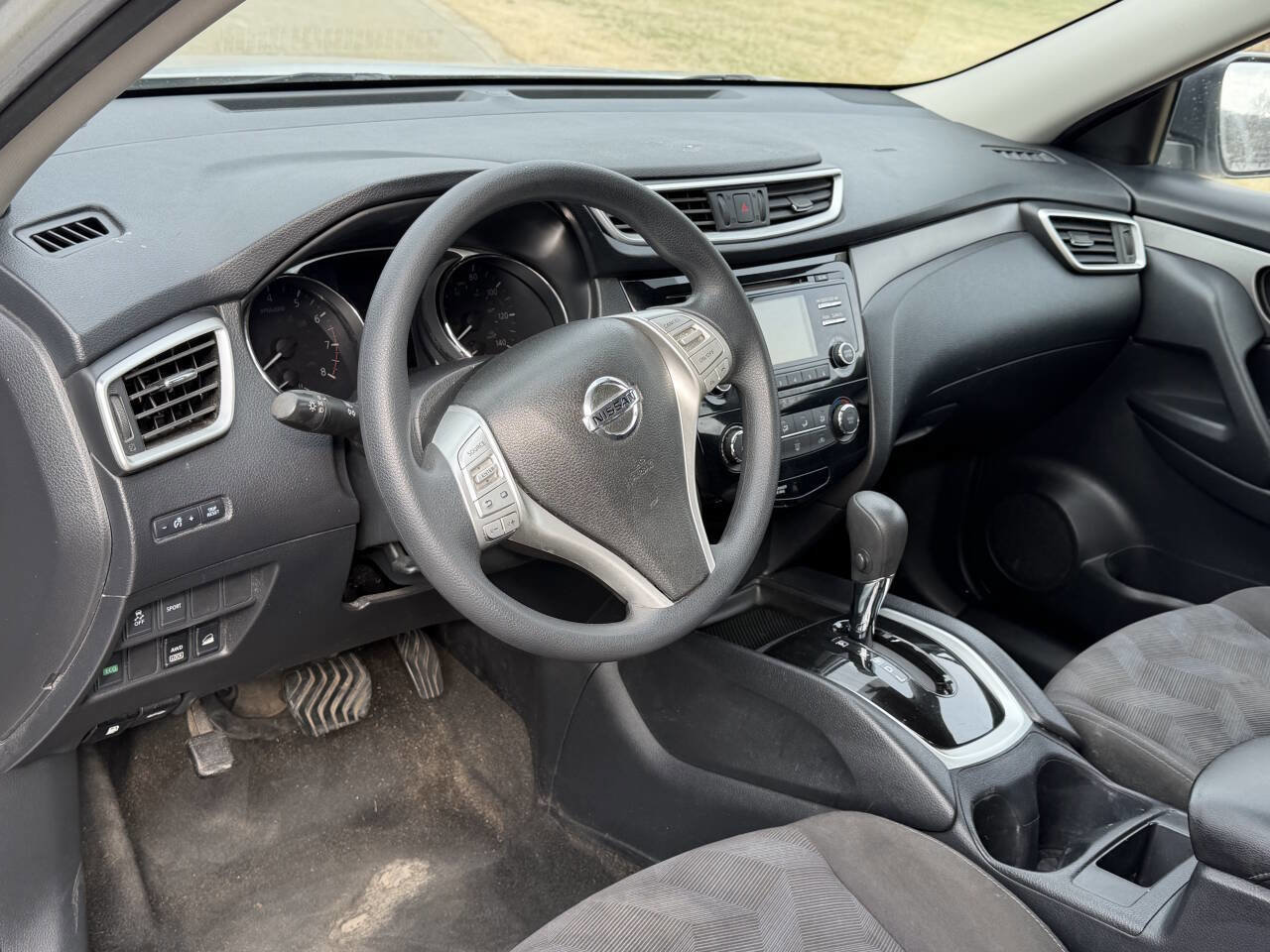 Used 2015 Nissan Rogue S image 6