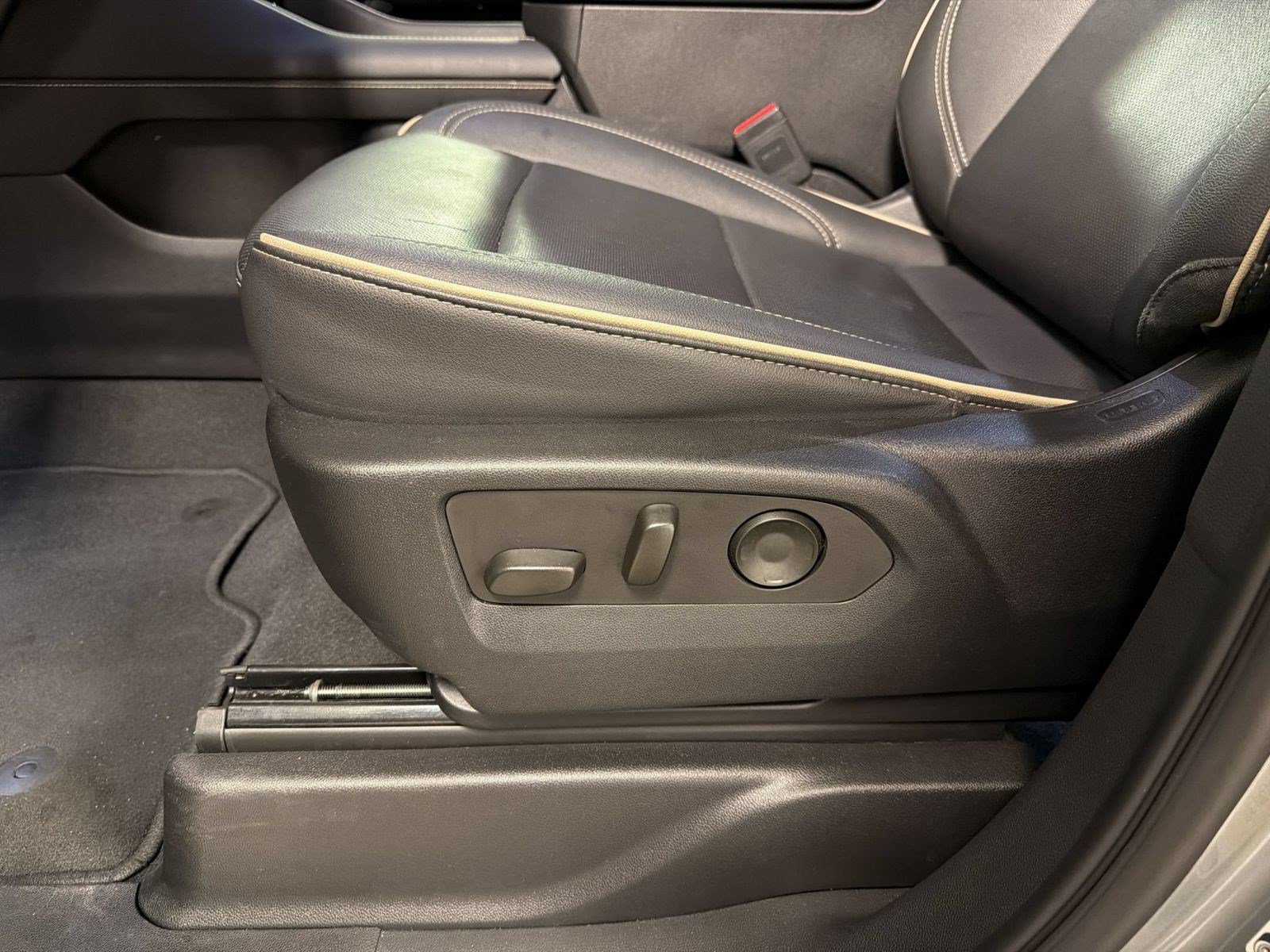 Used 2024 Chevrolet Tahoe Premier RWD image 13