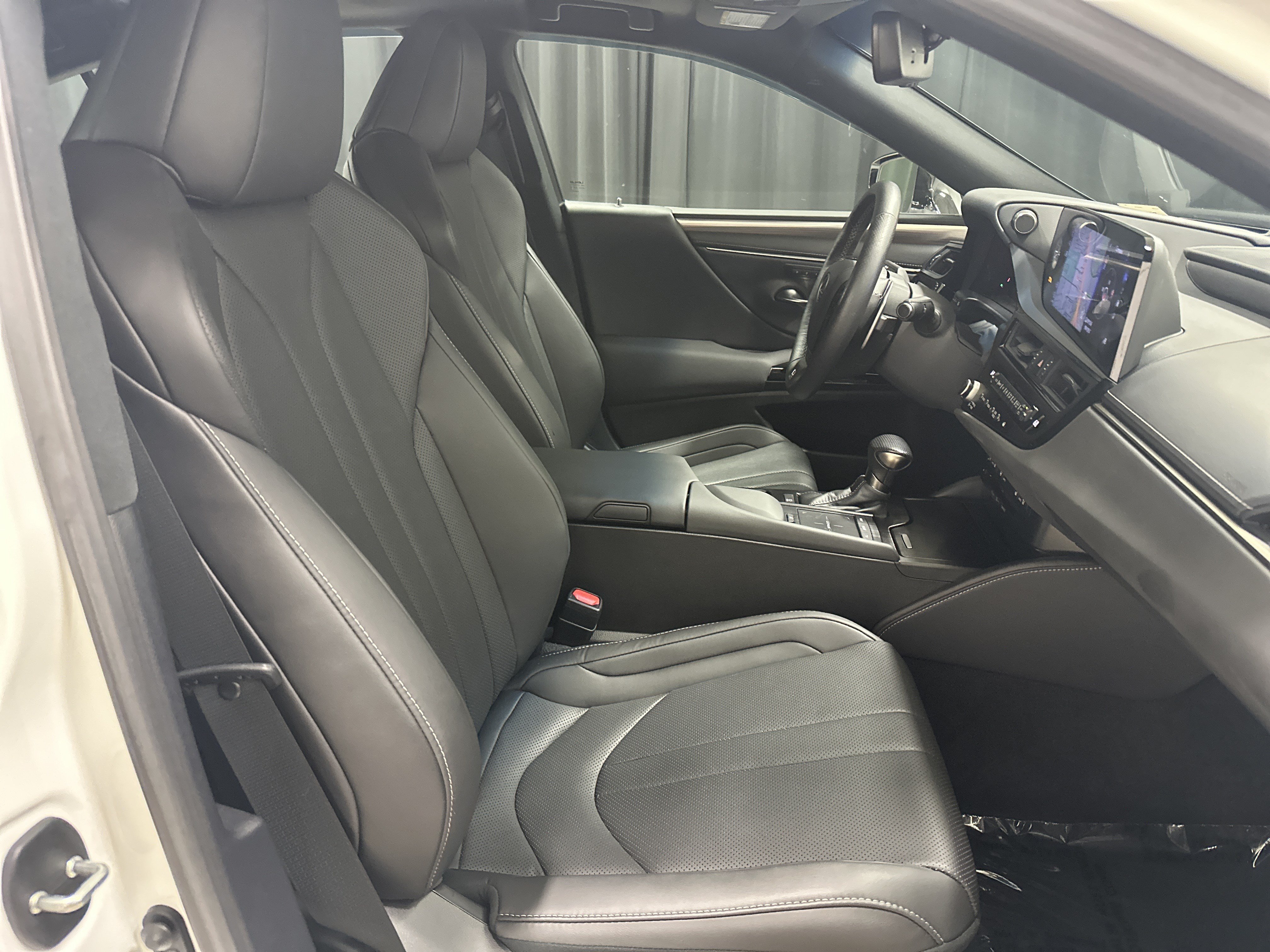 Certified 2022 Lexus ES 350 F Sport w/ Accessory Package FWD image 33