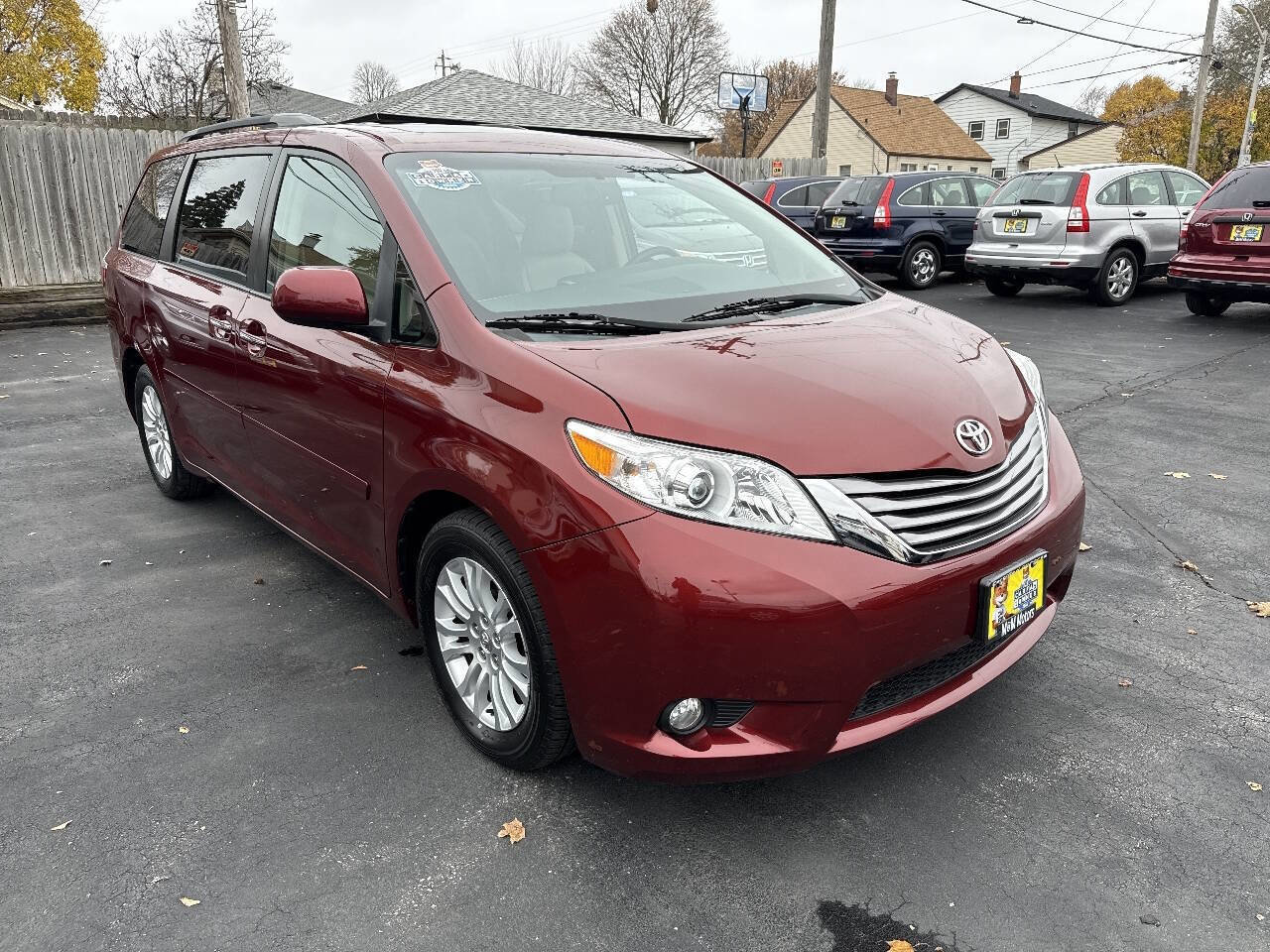 Used 2015 Toyota Sienna image 2