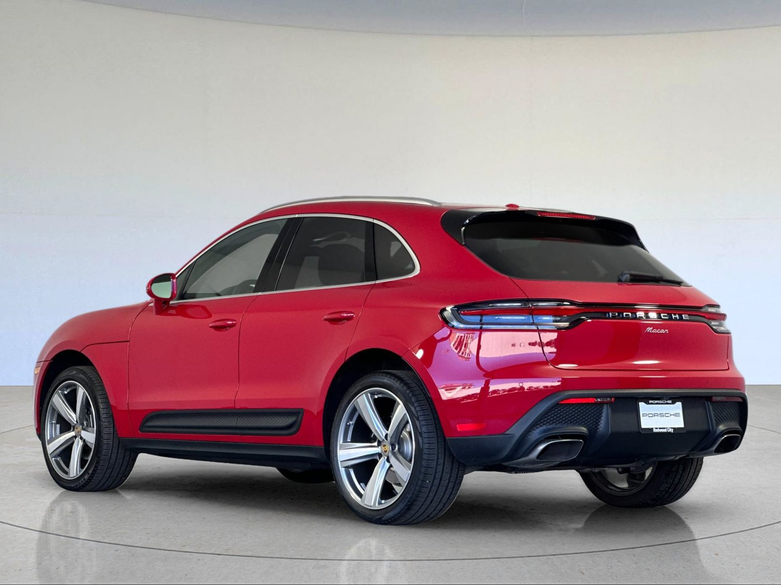 Certified 2026 Porsche Macan AWD/4WD image 3