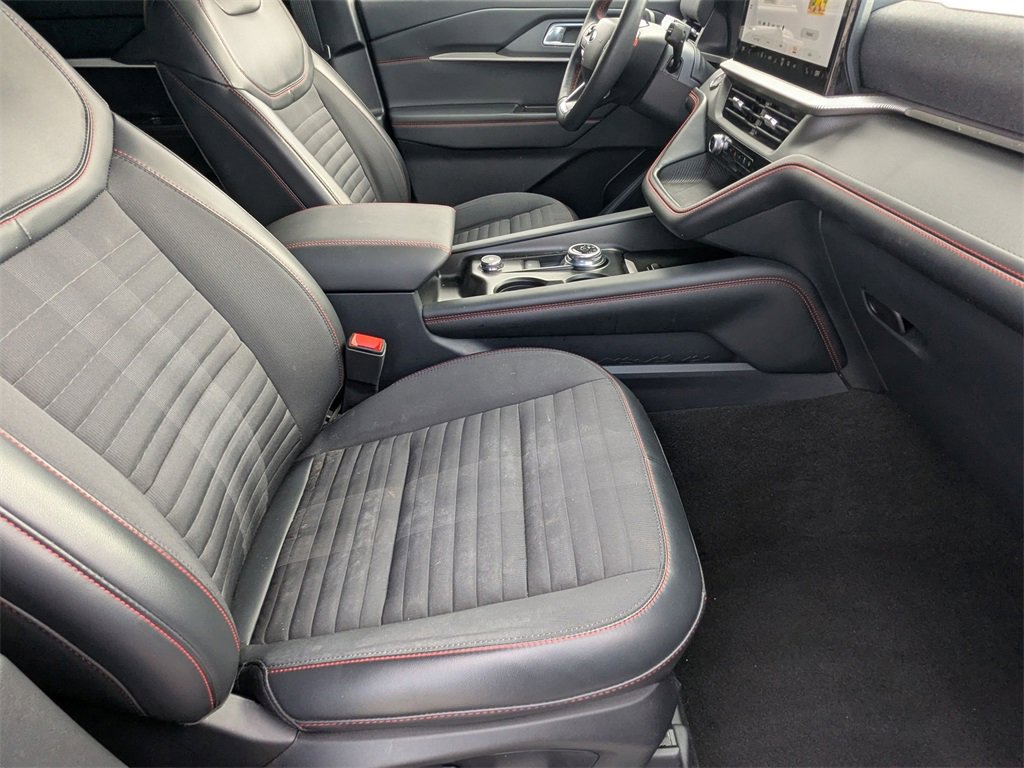 Used 2025 Ford Explorer ST-Line w/ ST-Line Street Pack image 20