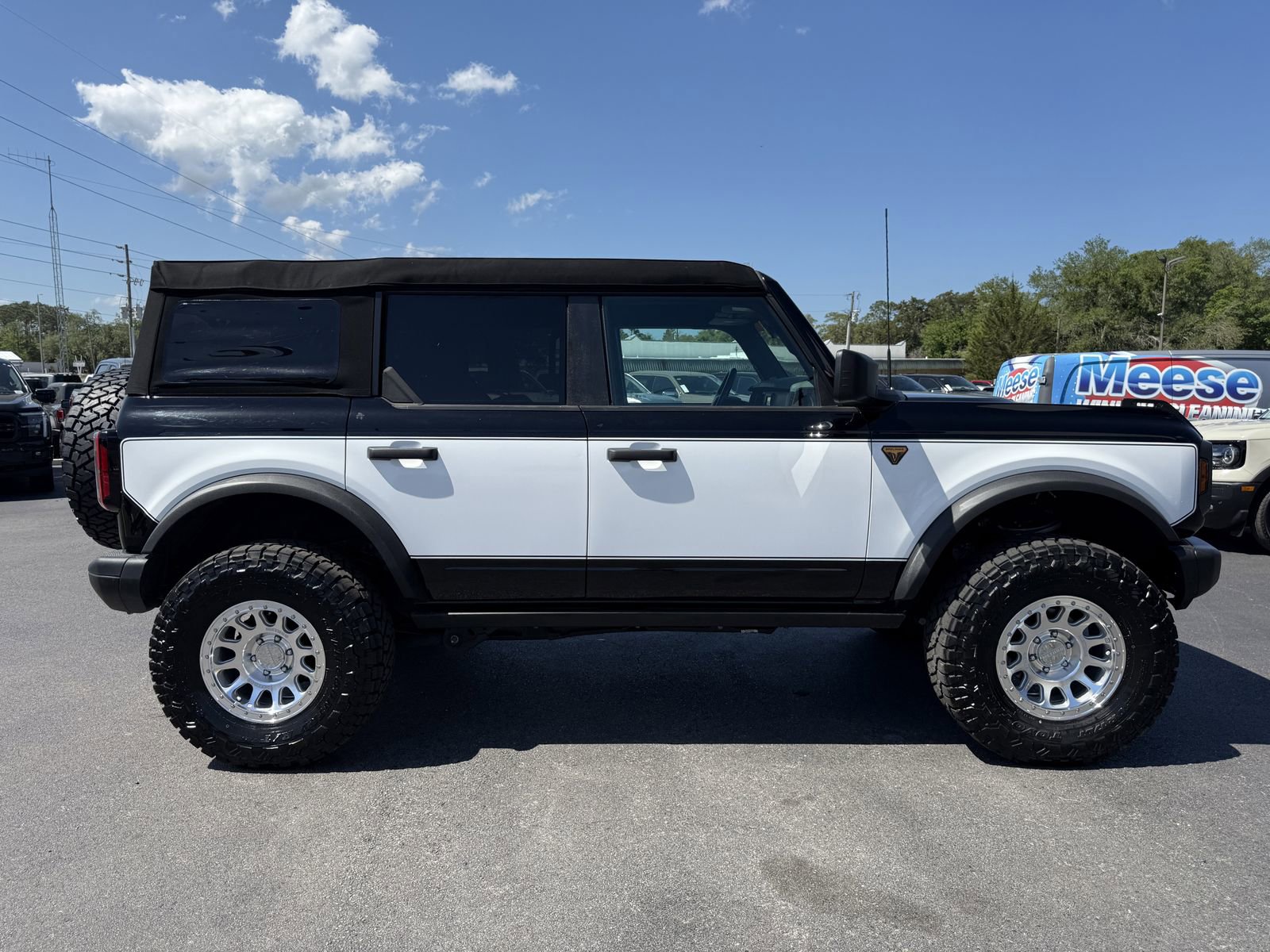 Used 2023 Ford Bronco Badlands AWD/4WD image 3