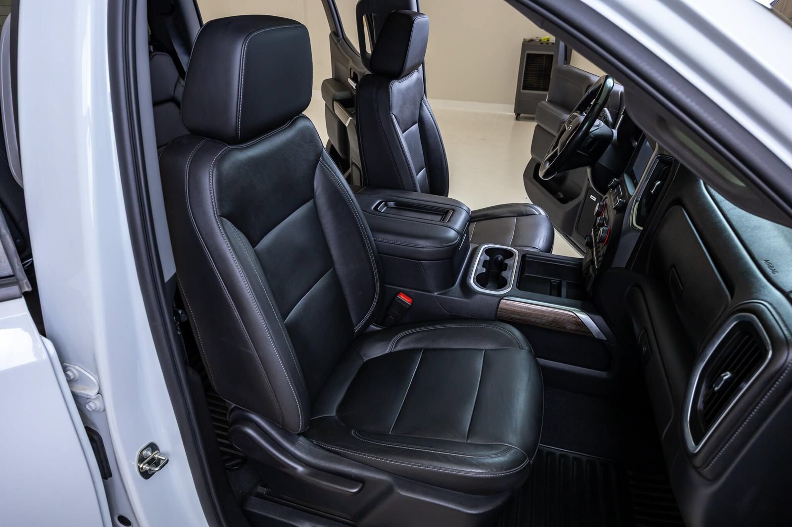 Used 2020 Chevrolet Silverado 1500 RST w/ Texas Edition AWD/4WD image 31