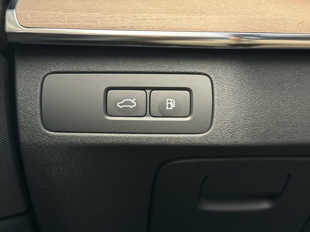 New 2026 Volvo XC90 T8 Plus AWD/4WD image 29